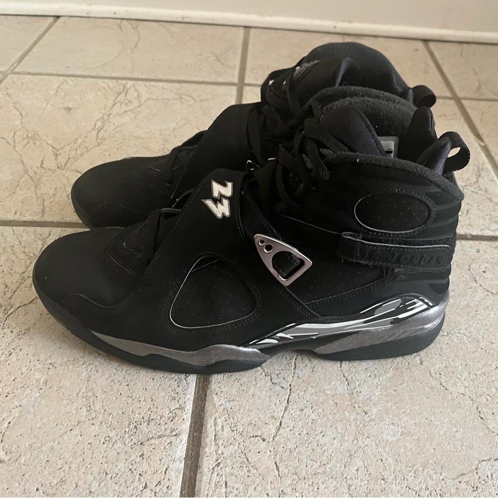 Jordan 8 Retro "Chrome" in great condition, no damage or tears